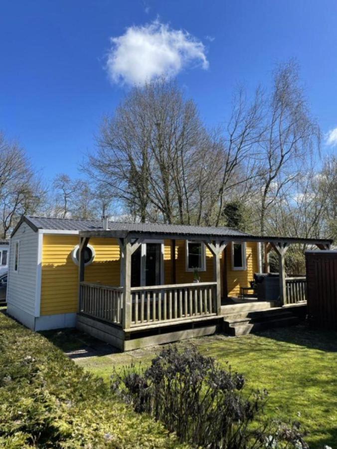 Ruime 5-Persoons Chalet Aan Het Bergumermeer Suameer Exterior photo